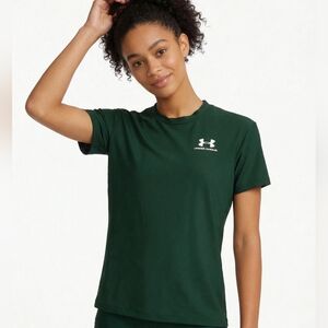 UNDER ARMOUR dry fit tshirt